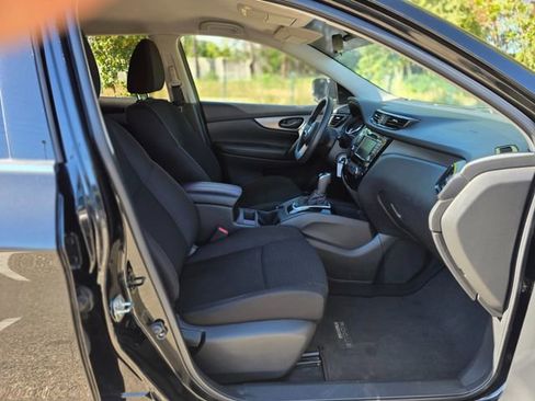 Used 2021 Nissan Rogue Sport S image 32