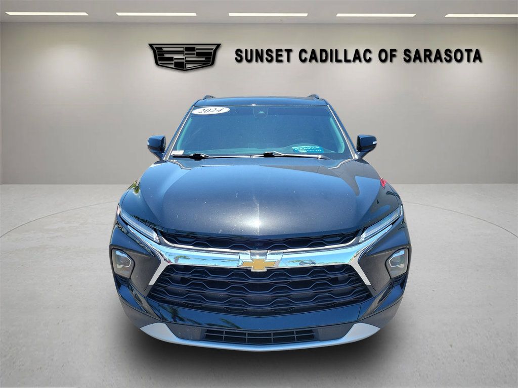 Used 2024 Chevrolet Blazer LT FWD image 2