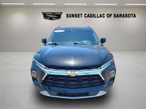 Used 2024 Chevrolet Blazer LT FWD image 2