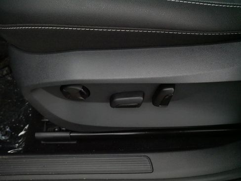 Used 2024 Volkswagen Taos SE image 20