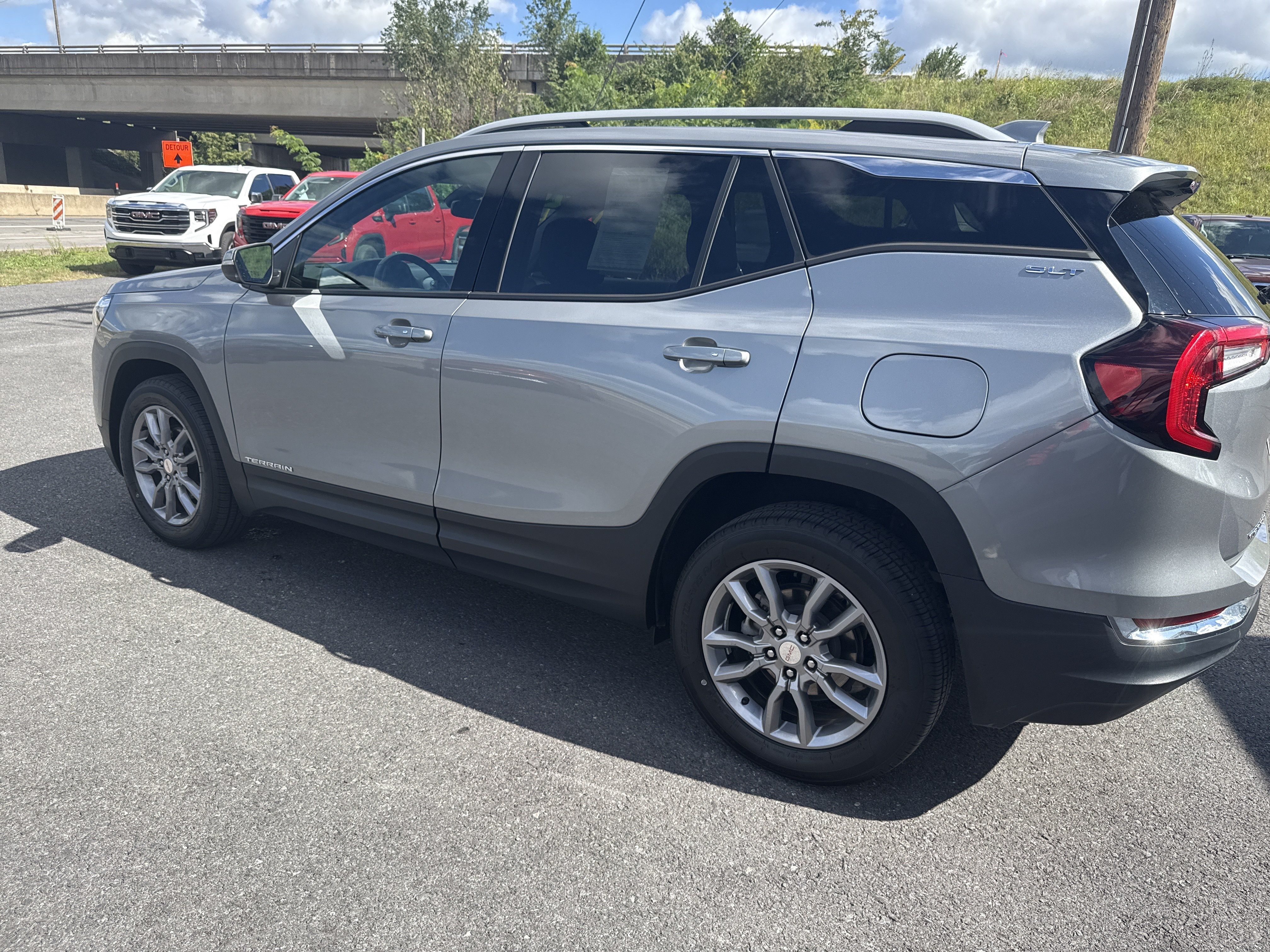 Used 2024 GMC Terrain SLT AWD/4WD image 6
