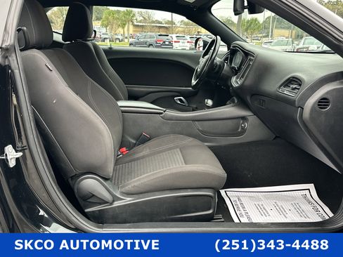 Used 2019 Dodge Challenger SXT image 13