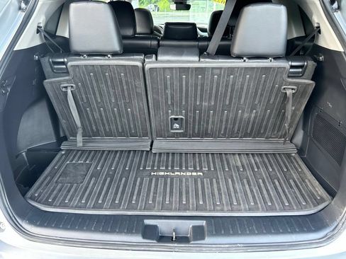 Used 2022 Toyota Highlander XLE AWD/4WD image 26