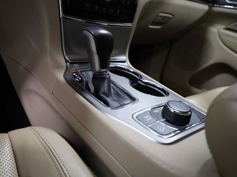 Used 2020 Jeep Grand Cherokee Limited w/ Luxury Group II AWD/4WD image 27