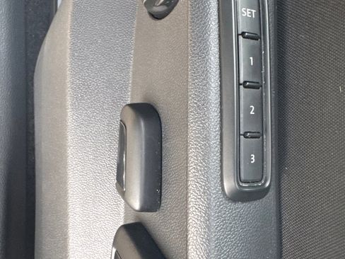 Used 2019 Volkswagen Tiguan SEL Premium image 29