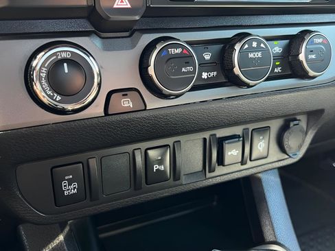 Used 2022 Toyota Tacoma TRD Sport w/ TRD Premium Sport Package AWD/4WD image 44