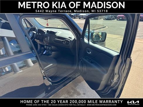 Used 2017 Jeep Renegade Altitude AWD/4WD image 36