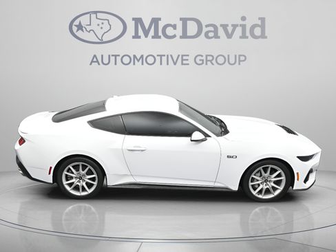 Used 2025 Ford Mustang GT Premium RWD image 39