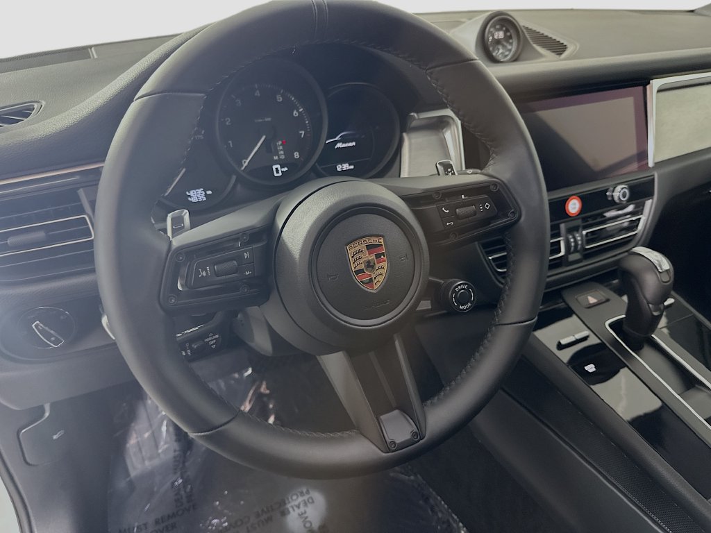 Certified 2025 Porsche Macan AWD/4WD image 12