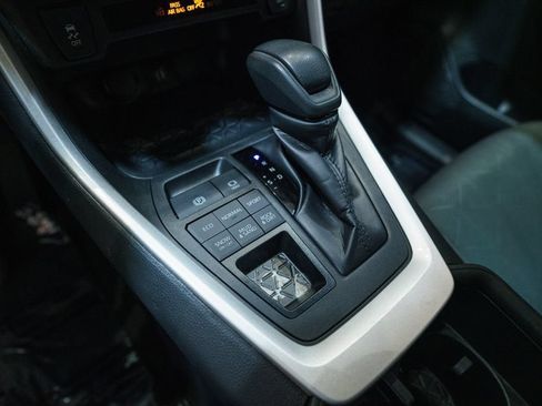 Used 2025 Toyota RAV4 XLE AWD/4WD image 27