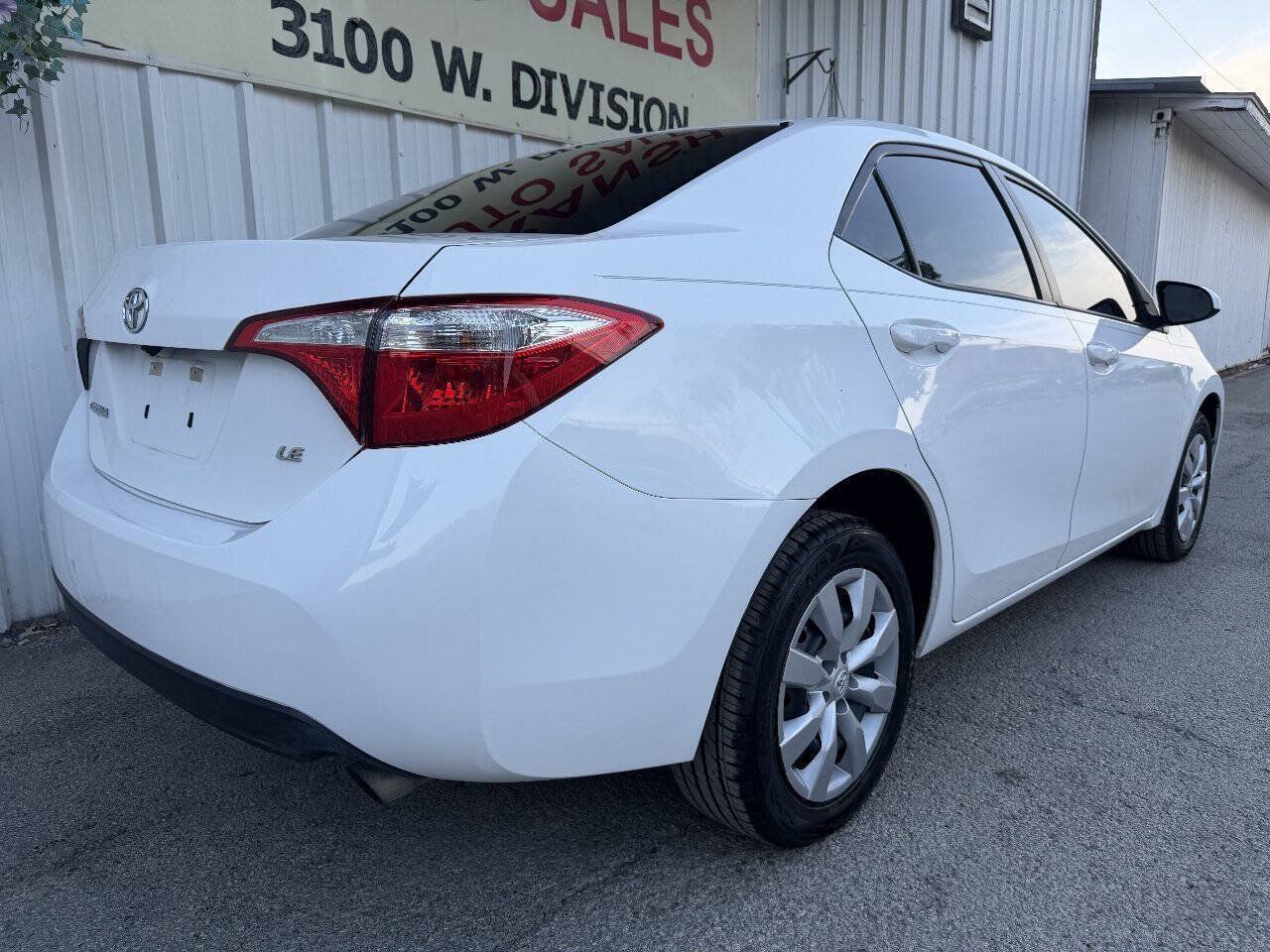 Used 2016 Toyota Corolla LE FWD image 4