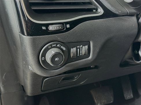 Used 2020 Jeep Cherokee Altitude image 10