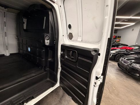 Used 2021 Chevrolet Express 2500 Extended w/ Enhanced Convenience Package RWD image 18