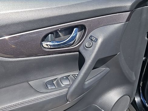 Used 2020 Nissan Rogue S w/ Special Edition Package image 11