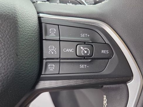Used 2025 Jeep Grand Cherokee L Altitude RWD image 24