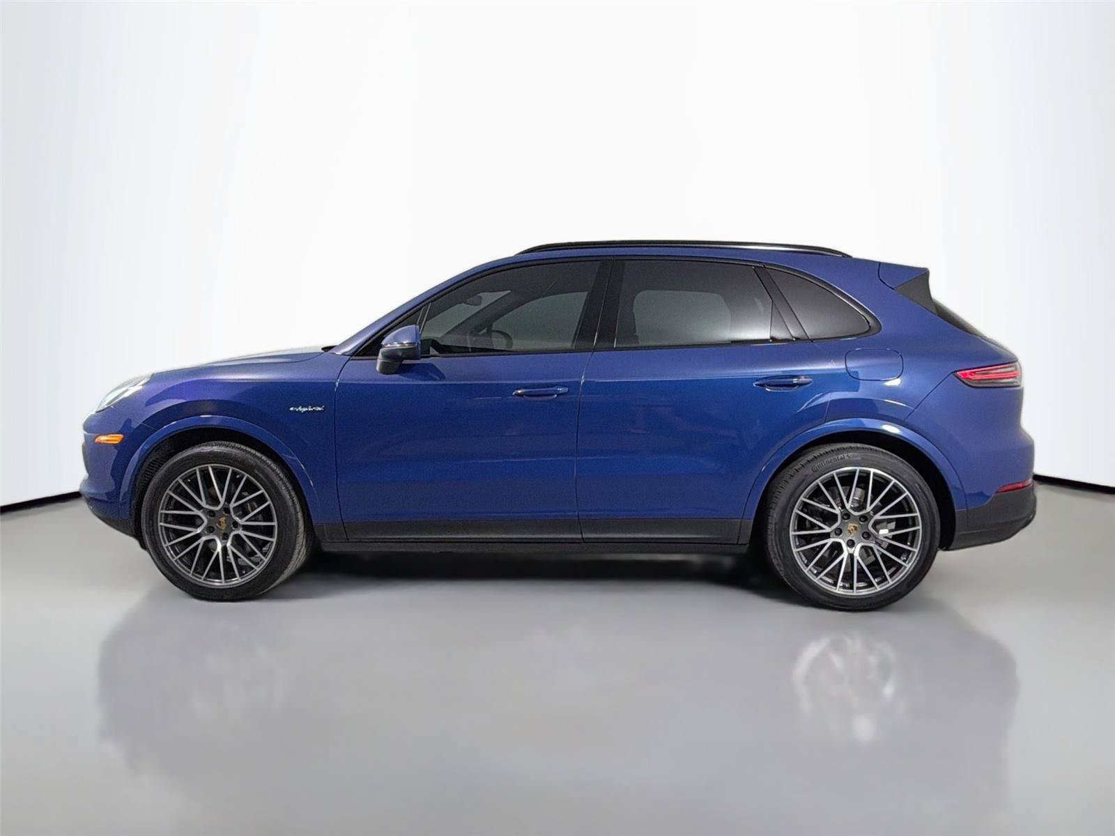 Certified 2022 Porsche Cayenne Coupe AWD/4WD image 2