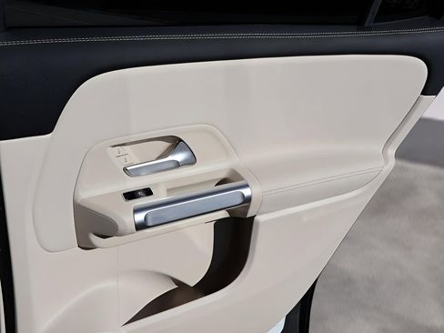 New 2026 Mercedes-Benz GLB 250 4MATIC image 16