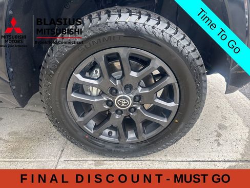 Used 2024 Toyota Tundra Platinum AWD/4WD image 3