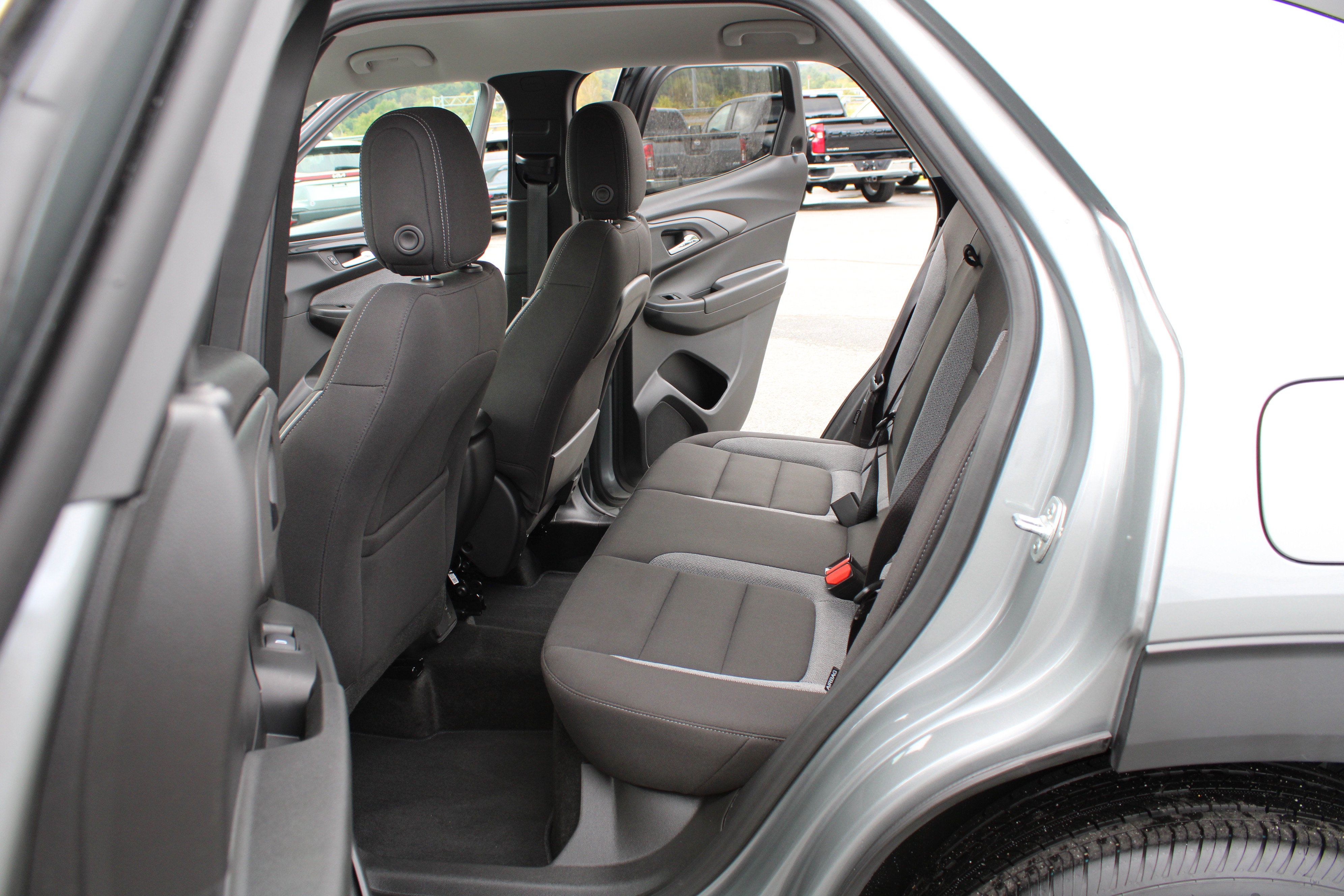 Used 2025 Chevrolet TrailBlazer LT w/ Convenience Package AWD/4WD image 16