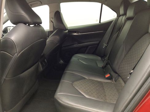 Used 2018 Toyota Camry XSE image 18