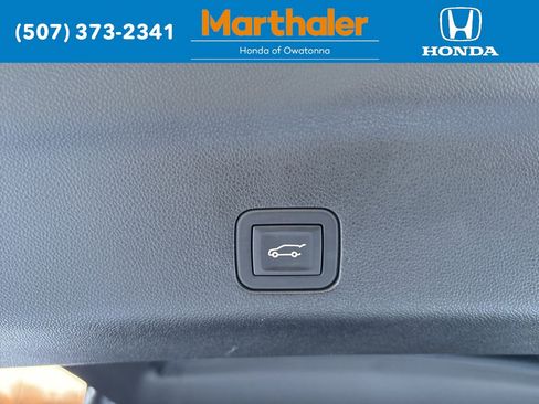 Used 2025 GMC Yukon XL Denali image 17