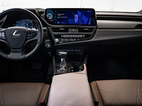 Certified 2025 Lexus ES 300h Ultra Luxury w/ Accessory Package (Z1) image 33