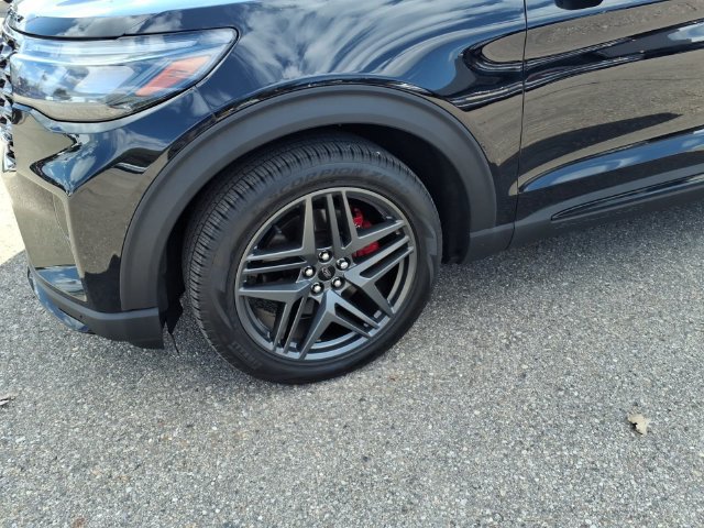 Certified 2025 Ford Explorer ST w/ Sun And Sound Package AWD/4WD image 4