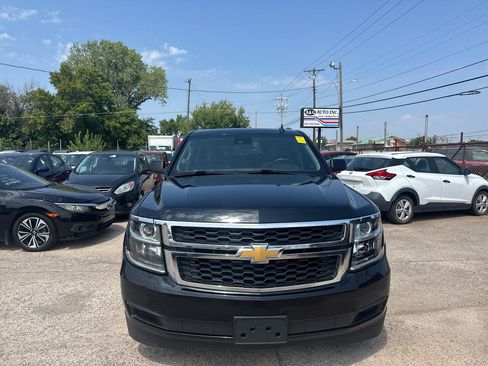 Used 2018 Chevrolet Suburban LT RWD image 2