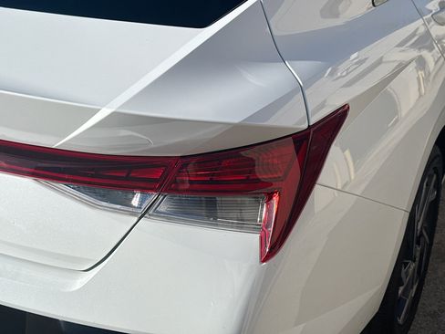 Used 2025 Hyundai Elantra SEL image 27