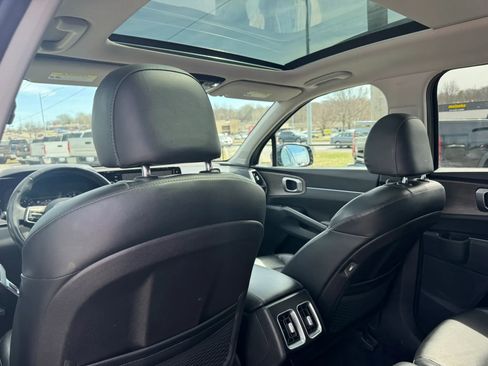 Used 2022 Kia Sorento S w/ Panoramic Sunroof Package image 11