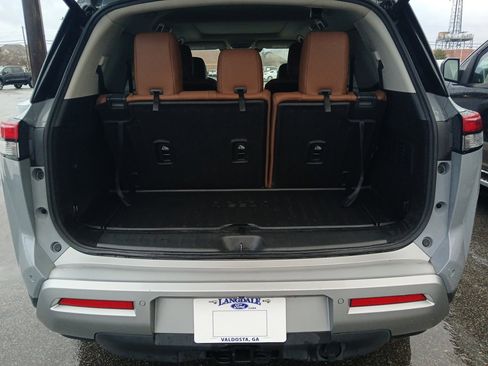 Used 2022 Nissan Pathfinder Platinum w/ Cargo Package image 14