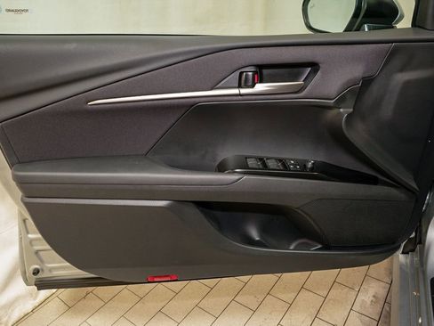 Used 2025 Toyota Camry LE w/ Convenience Package FWD image 11