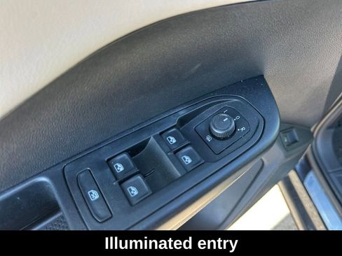 Used 2022 Volkswagen Taos SE image 12