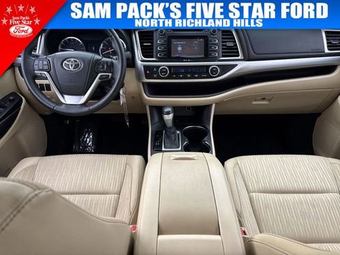 Used 2014 Toyota Highlander LE image 12