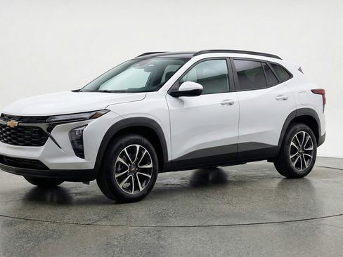 Used 2025 Chevrolet TrailBlazer LT image 3