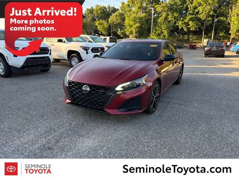 Used 2023 Nissan Altima 2.5 SR w/ SR Premium Package FWD image 1