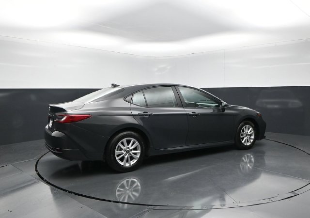 Used 2025 Toyota Camry LE FWD image 7