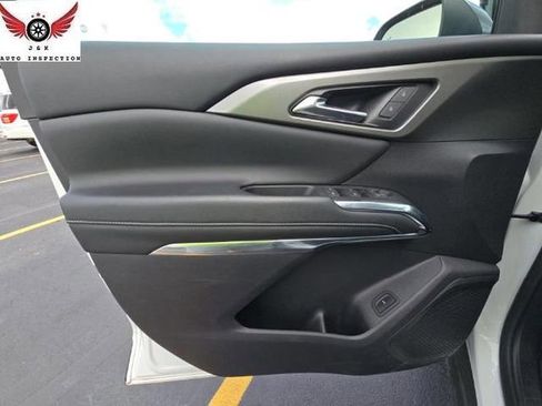 Used 2024 Chevrolet Traverse LT image 9