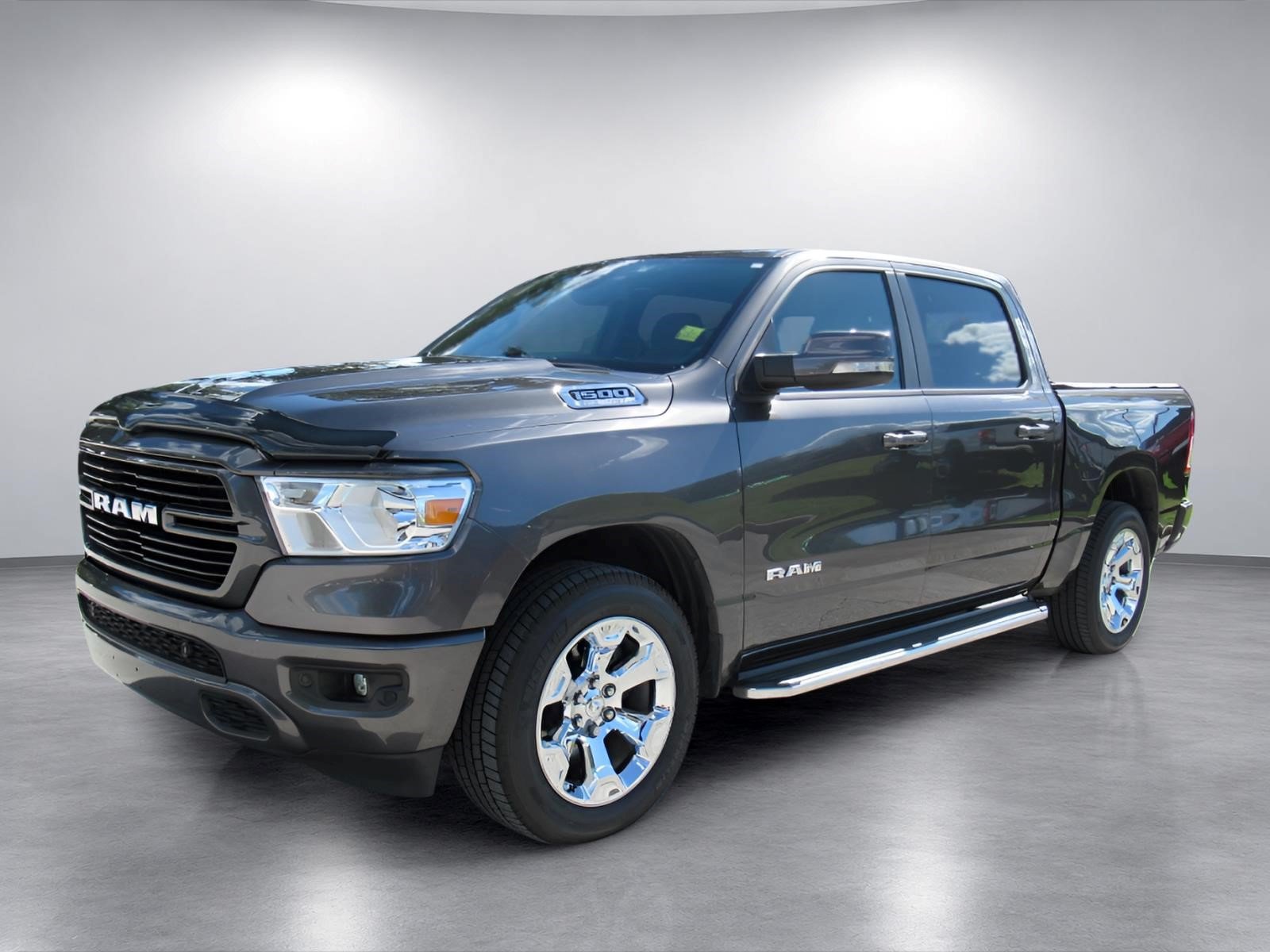Used 2019 RAM 1500 4x4 Crew Cab image 3
