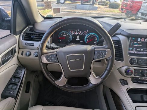 Used 2020 GMC Yukon Denali w/ Denali Premium Package image 20