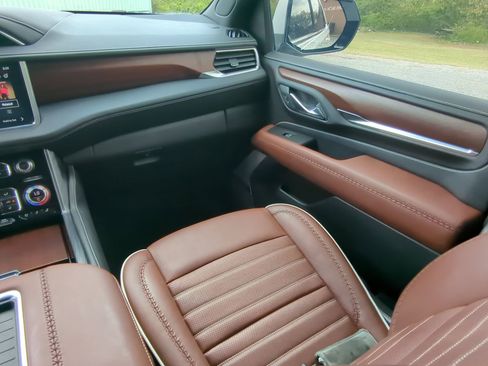 Used 2023 GMC Yukon Denali Ultimate image 15