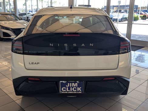 New 2026 Nissan Leaf image 3