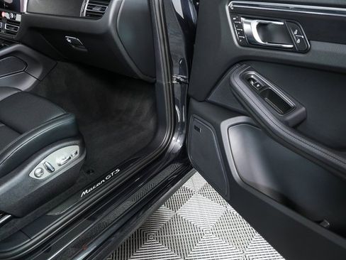 New 2026 Porsche Macan GTS image 27