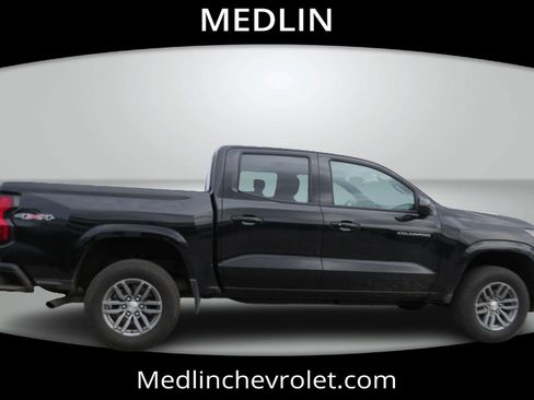 Used 2025 Chevrolet Colorado W/T w/ Advanced Trailering Package AWD/4WD image 8