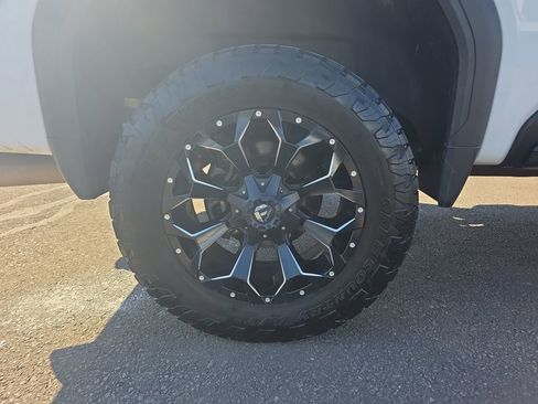 Used 2021 GMC Sierra 2500 AT4 w/ AT4 Premium Plus Package image 12