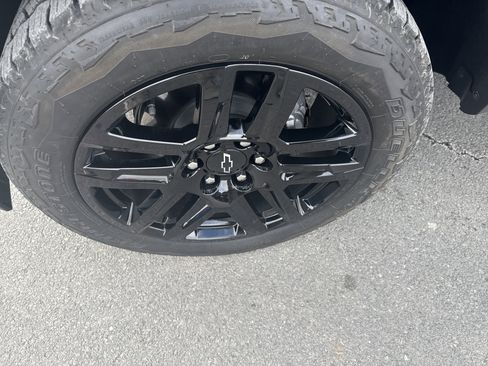 Used 2024 Chevrolet Colorado Z71 w/ Z71 Convenience Package 2 image 10