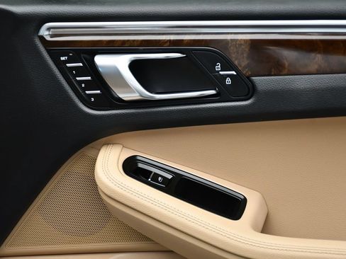 Certified 2023 Porsche Macan S AWD/4WD image 42