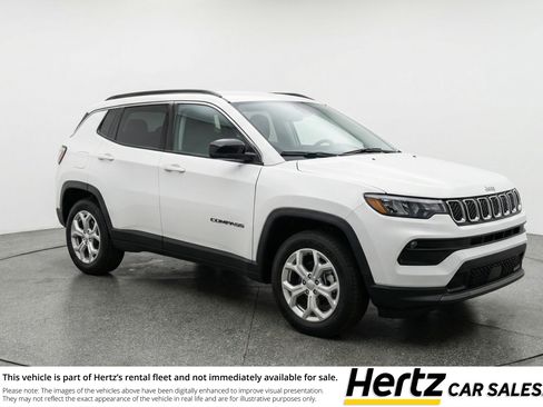 Used 2025 Jeep Compass Latitude AWD/4WD image 1