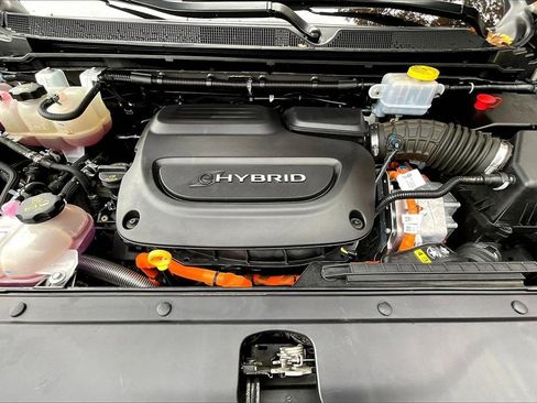 Used 2022 Chrysler Pacifica Limited w/ Uconnect Theater Family Group image 30