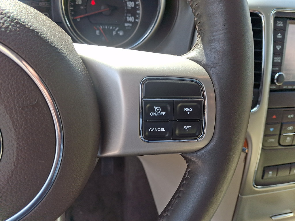 Used 2012 Jeep Grand Cherokee Overland AWD/4WD image 23